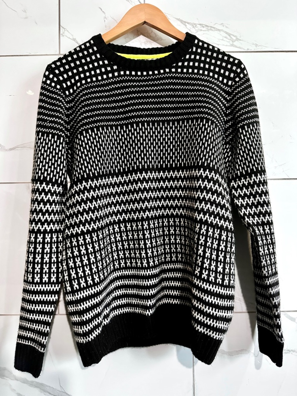 H&M Divided Black White Pattern Knit Sweater